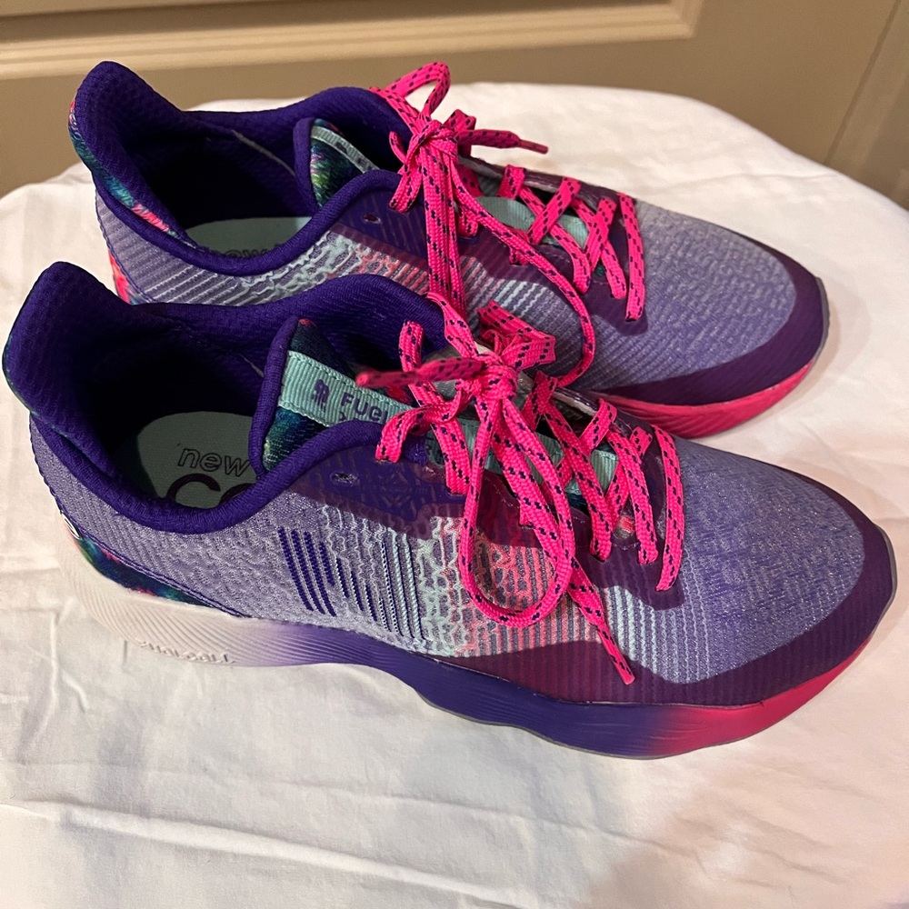 New Balance CoCo sneakers. Size 6.5. Excellent condition.